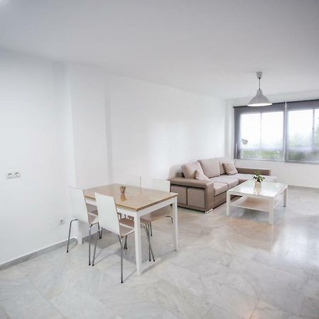Ferienwohnung Apartamento En La Carihuela Con Piscina Y Parking, Al Lado De La Playa Torremolinos Exterior foto