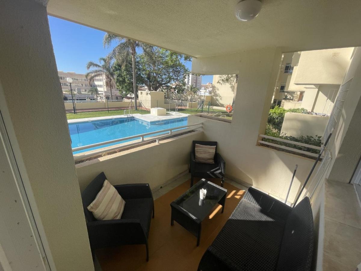 Ferienwohnung Apartamento En La Carihuela Con Piscina Y Parking, Al Lado De La Playa Torremolinos Exterior foto