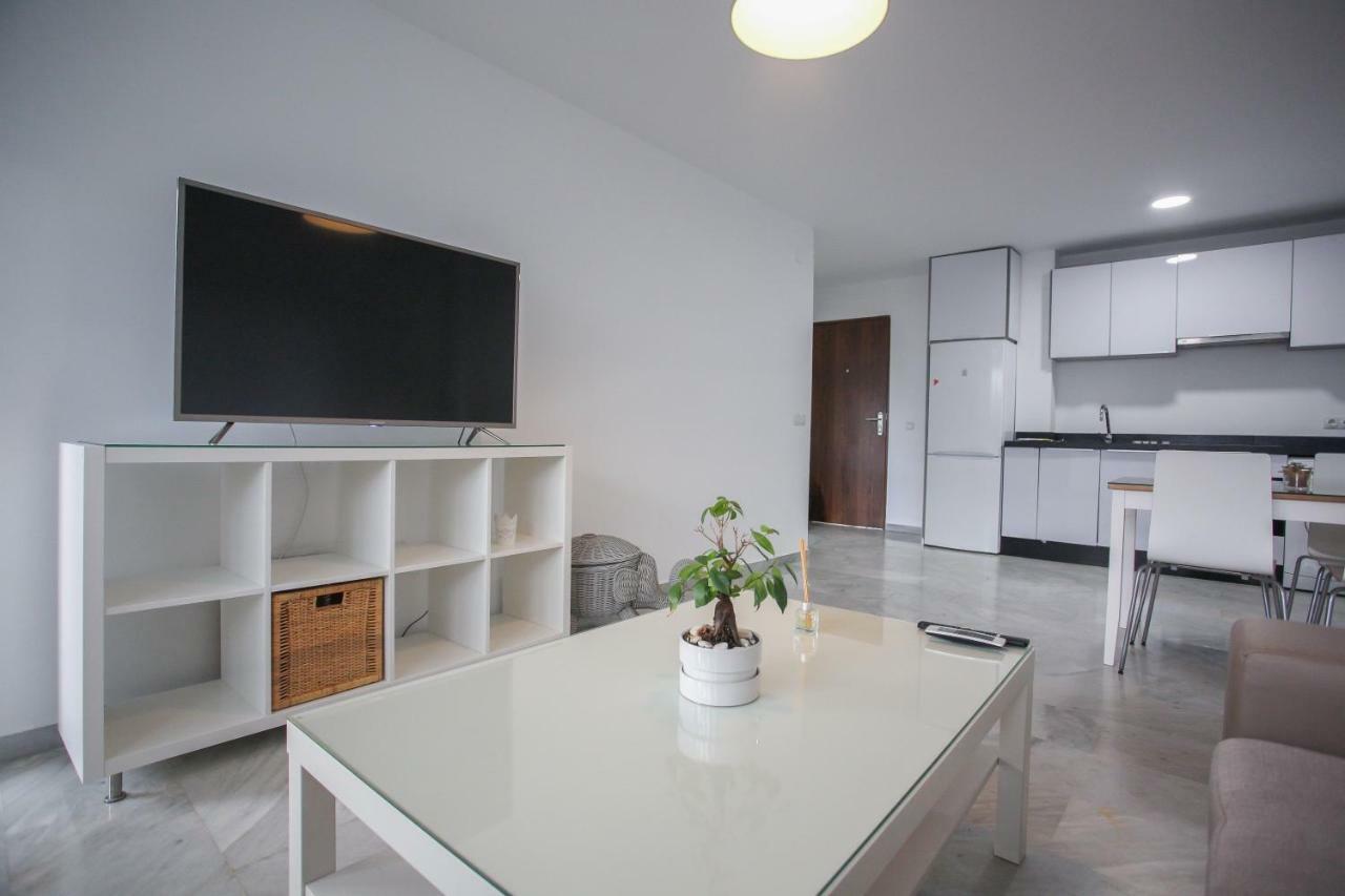 Ferienwohnung Apartamento En La Carihuela Con Piscina Y Parking, Al Lado De La Playa Torremolinos Exterior foto