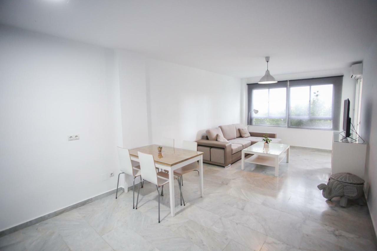Ferienwohnung Apartamento En La Carihuela Con Piscina Y Parking, Al Lado De La Playa Torremolinos Exterior foto